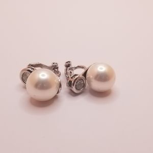 Elegant Pearl style Clip-on